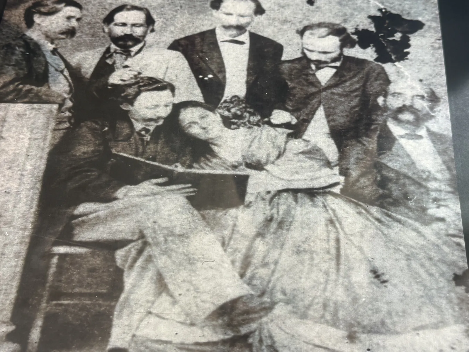 Lola Rodríguez de Tió with Friends