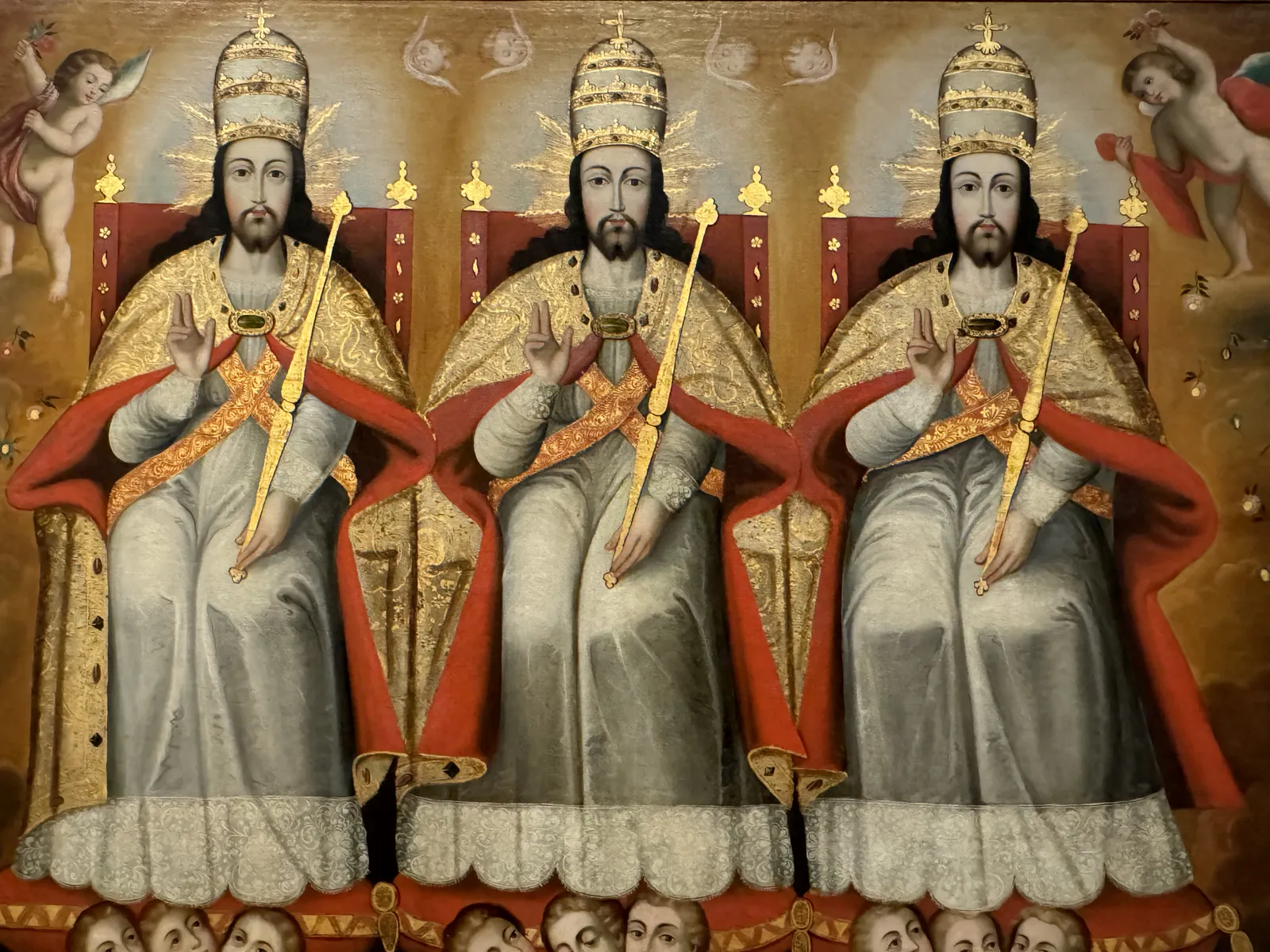 ثالوث متوَّج على العرش