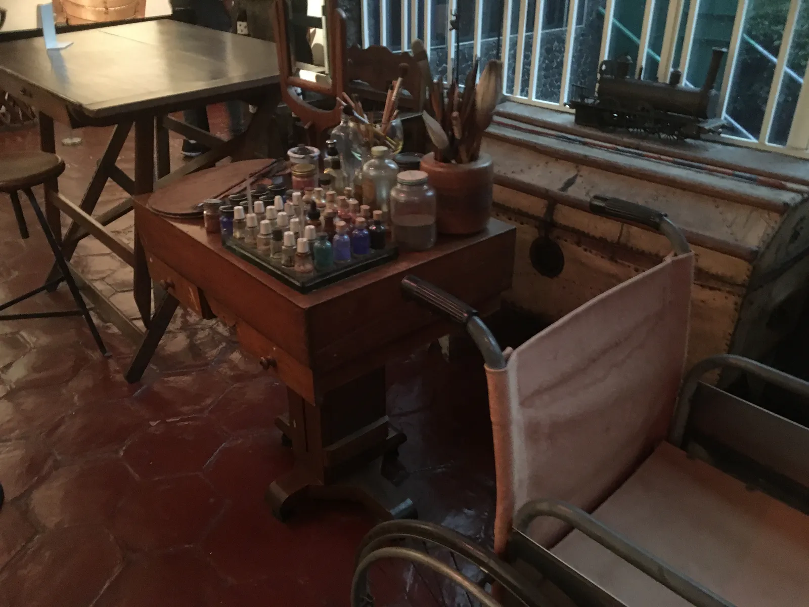 Frida Kahlo's Painting Setup