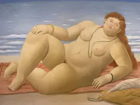 عارية على الشاطئ