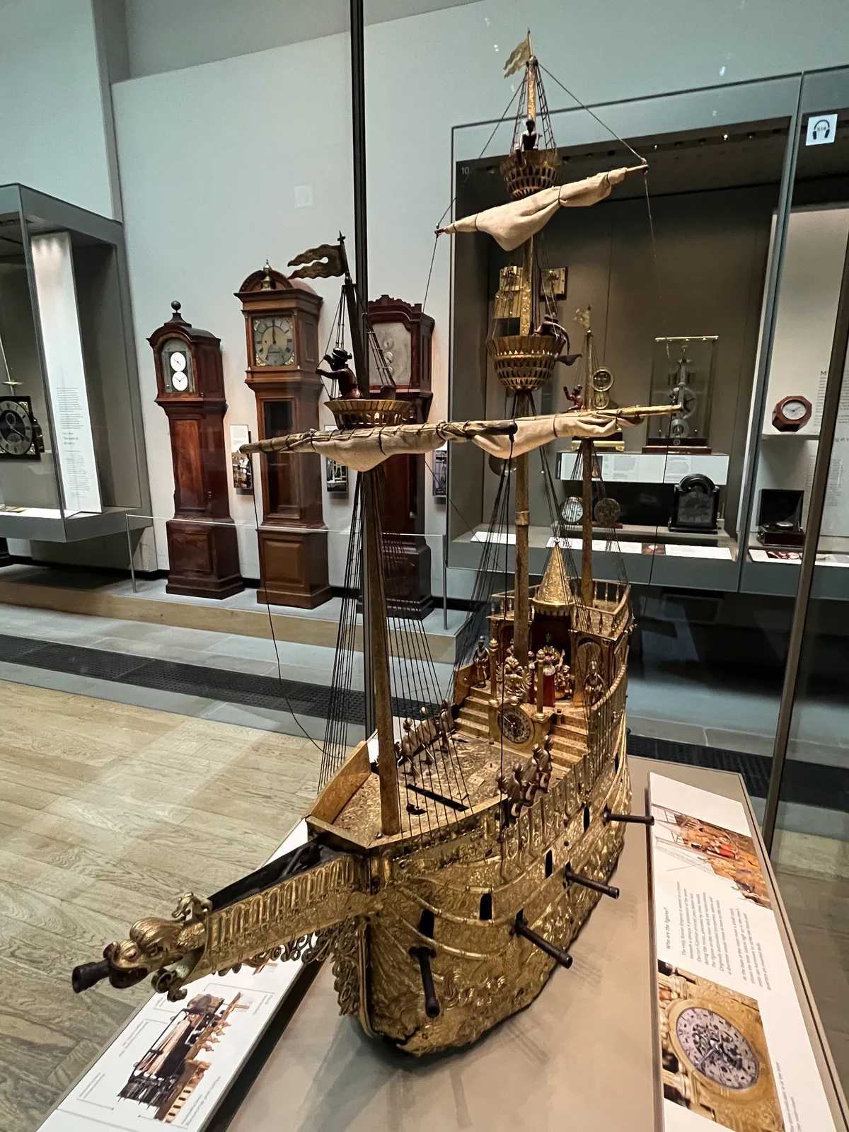 Automaton Ship for Court Banquets