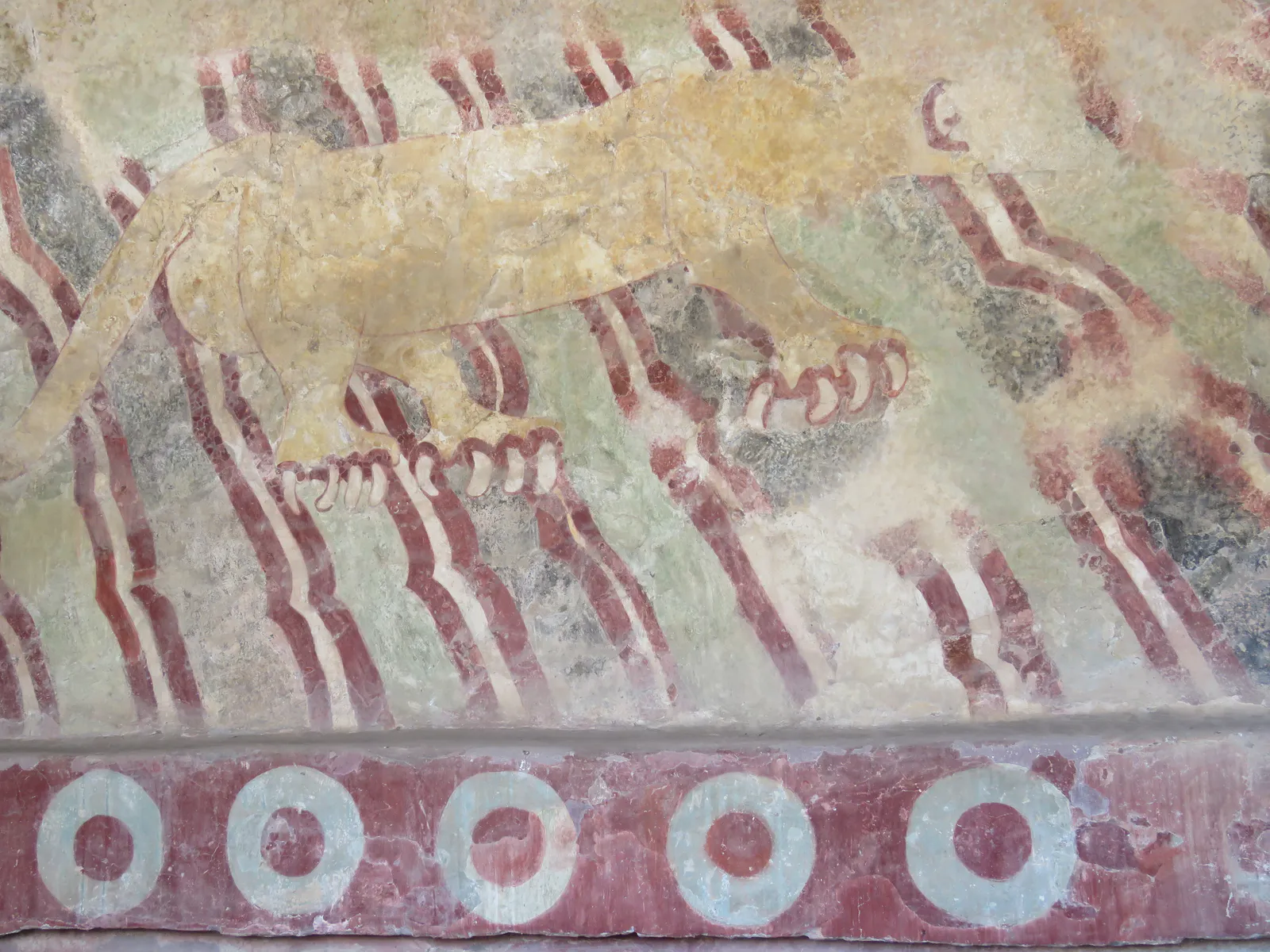 死者の大通りのネコ科動物の壁画