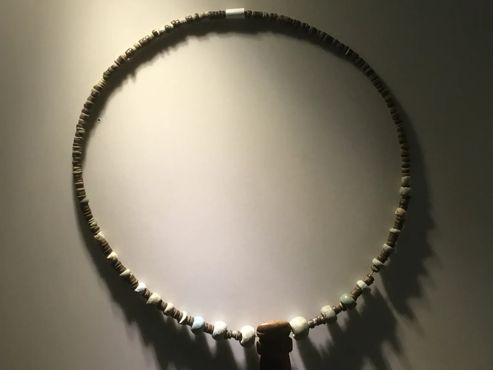 Collier Guanacaste-Nicoya avec perles en coquillage et en jade
