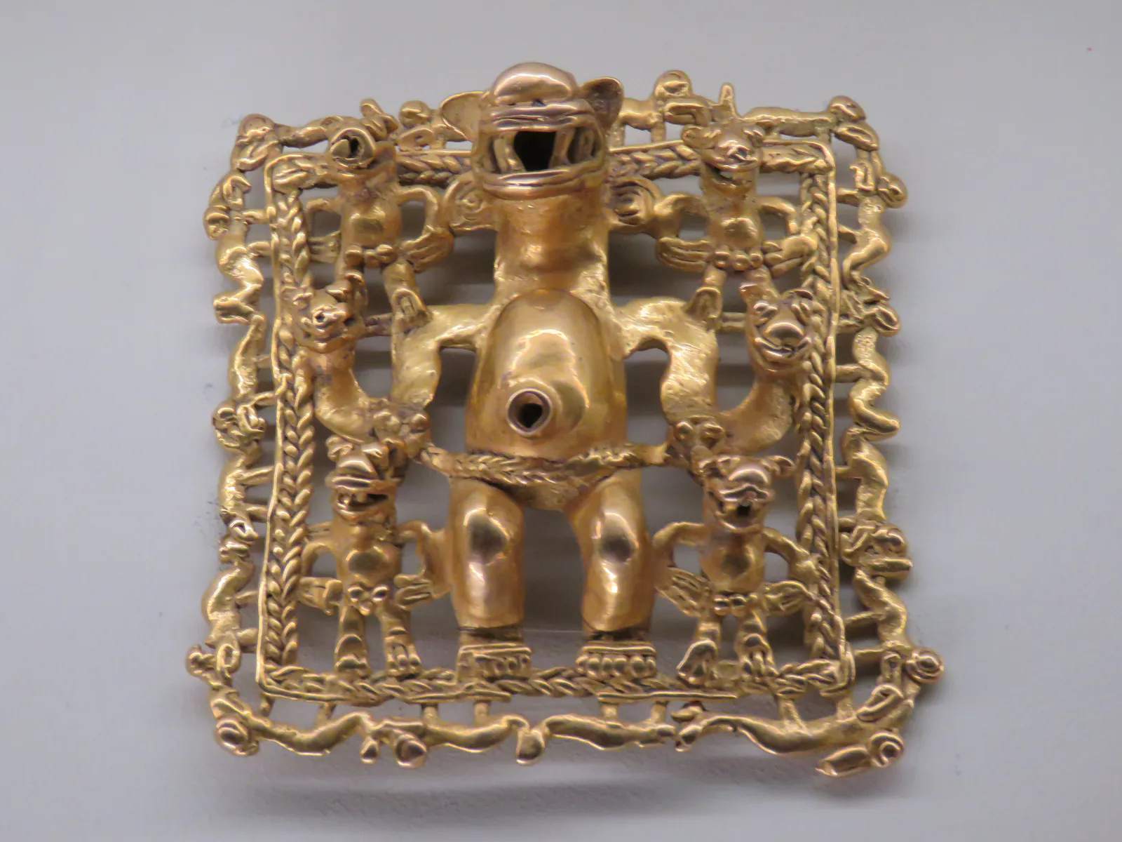 Diquís Shaman Pendant