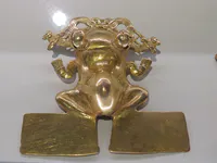 Diquís Frog Pendant with Zoomorphic Heads