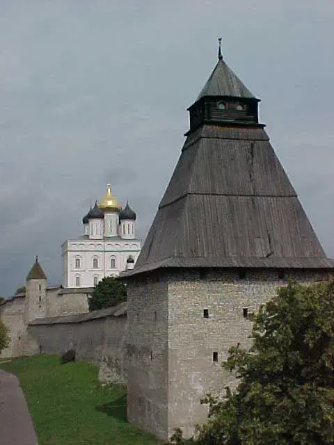 Tour Vlassievskaïa et cathédrale de la Trinité