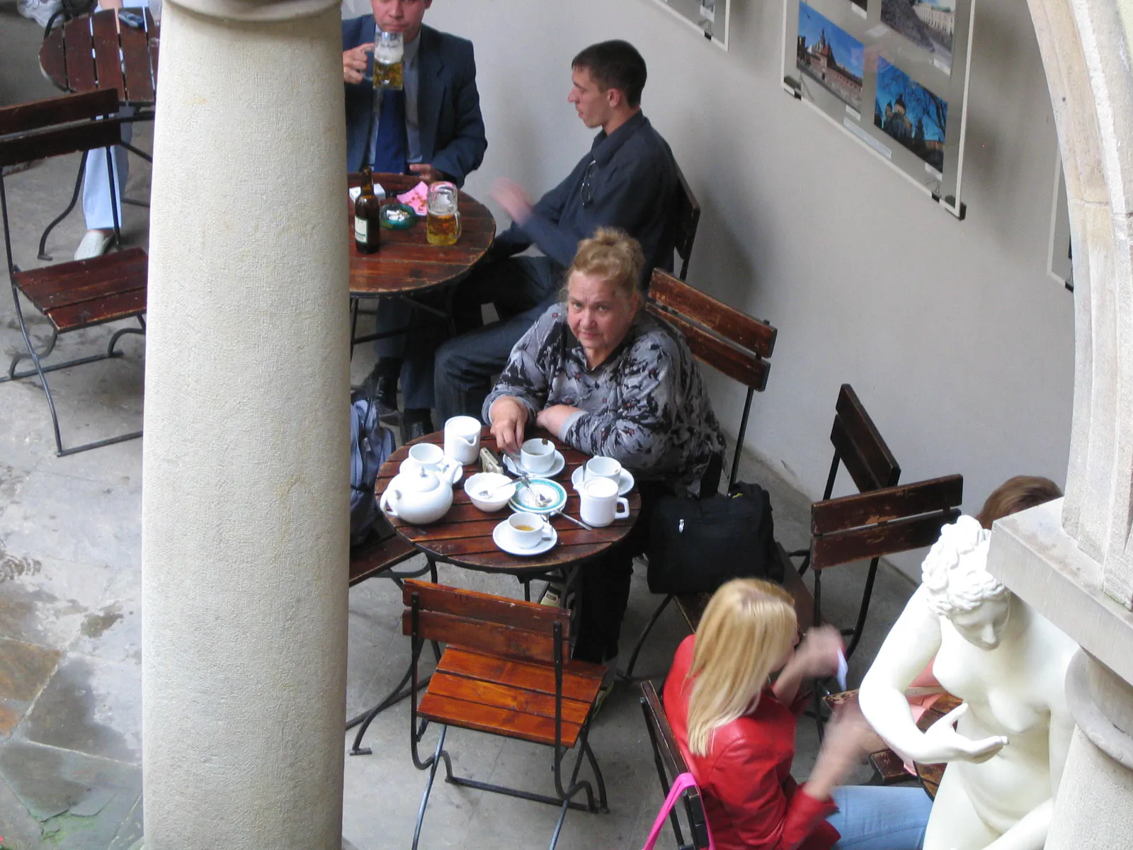 이탈리아 안뜰의 루샤 이모