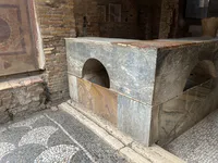 Marble Counter of a Thermopolium