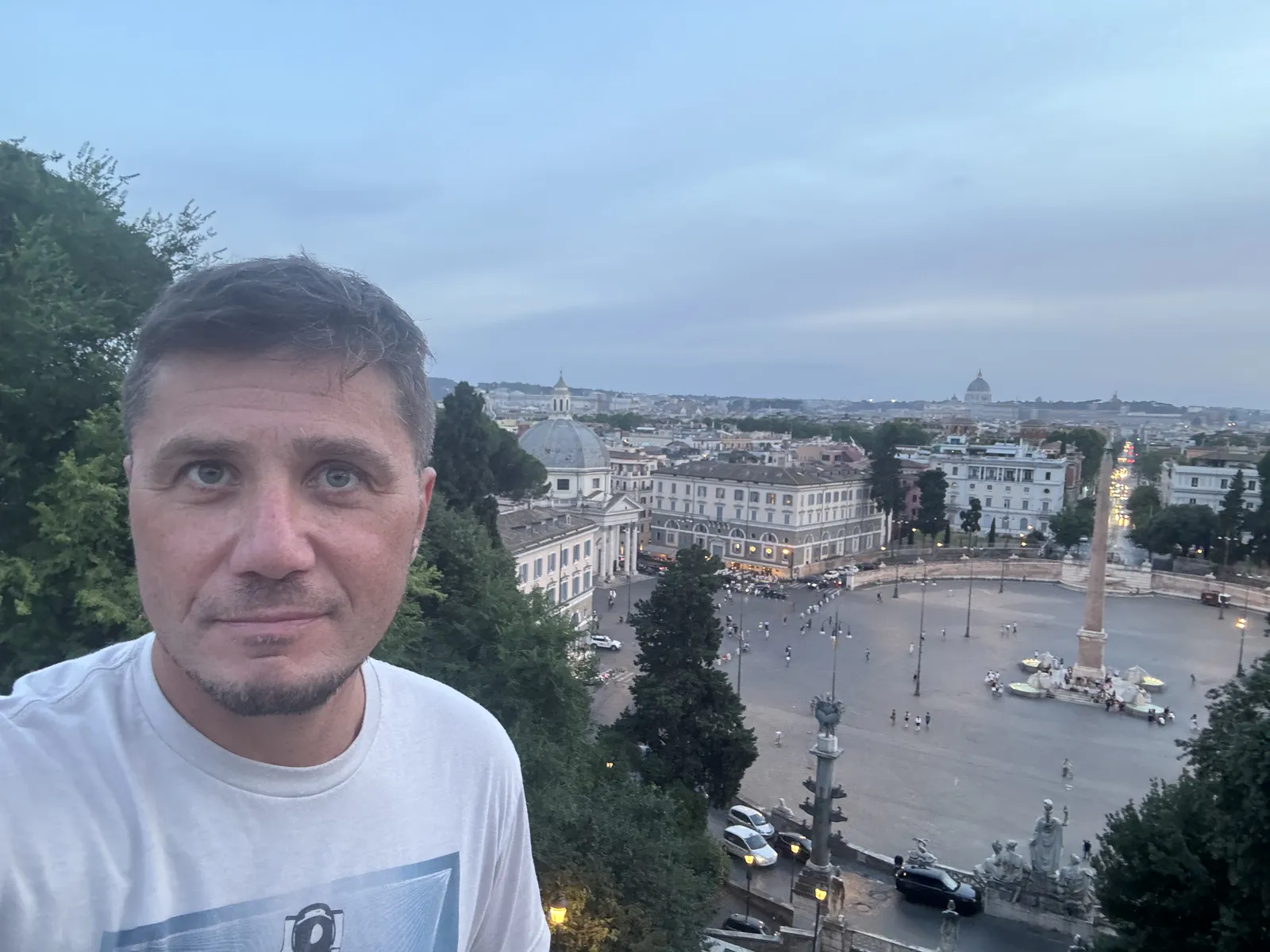 Max overlooking Piazza del Popolo