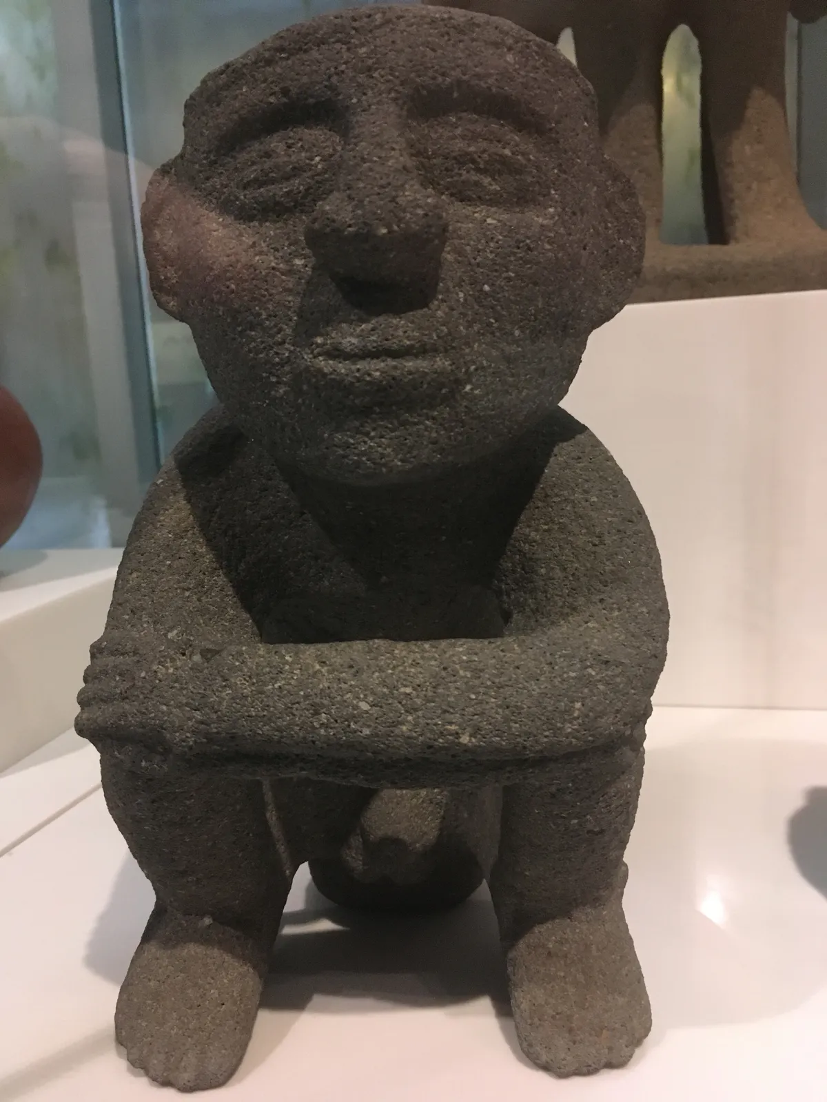 تمثال لرجل جالس من منطقة نيكويا الكبرى