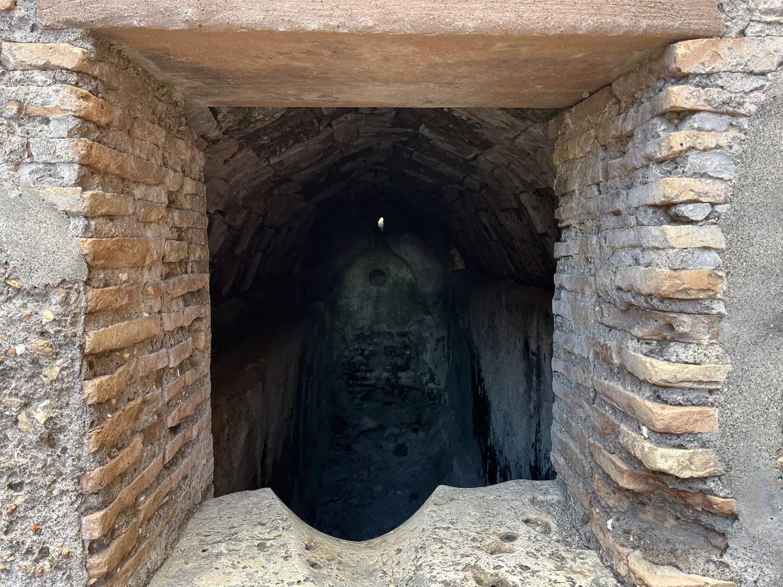 Cistern beneath the Caupona and Fountain