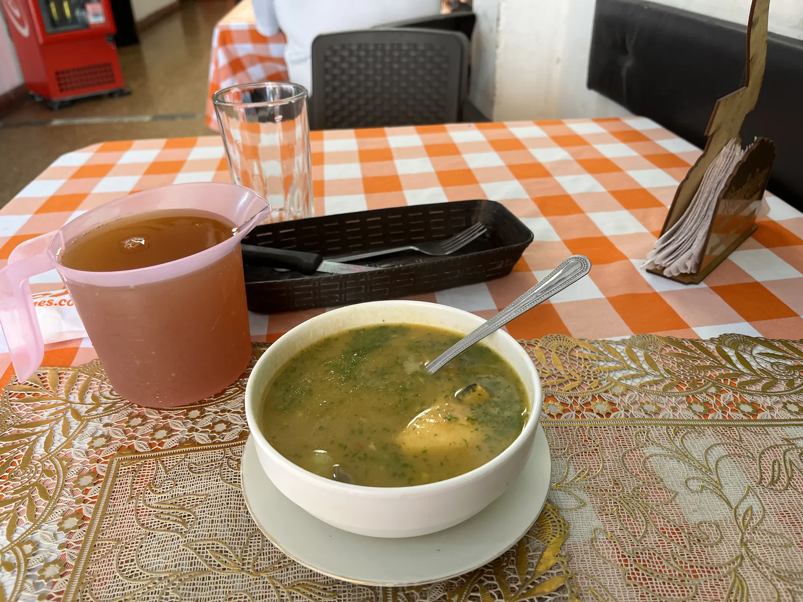 Caldo de Papa con Hierbas y Aguapanela