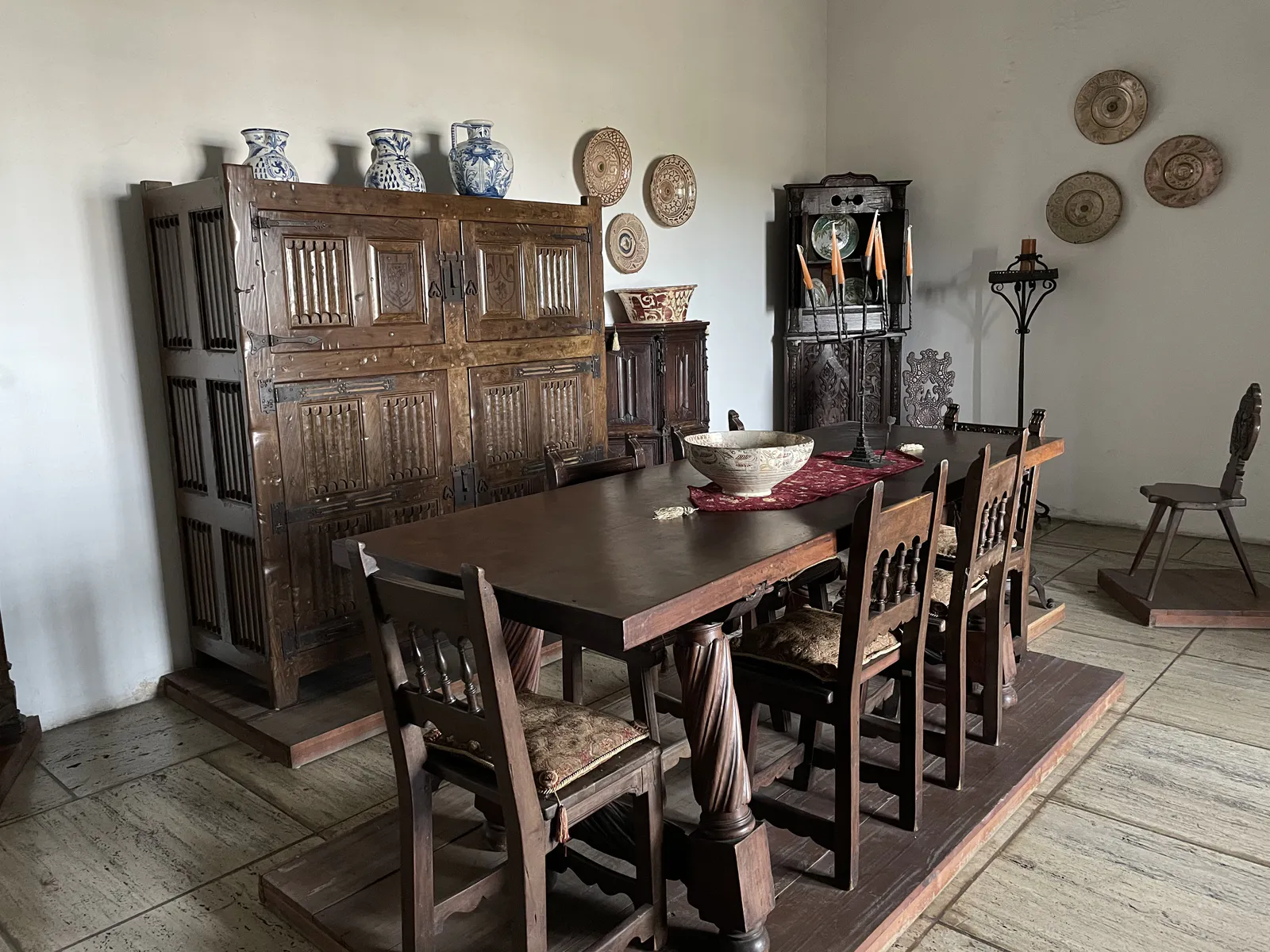 Colonial Dining Room Furniture