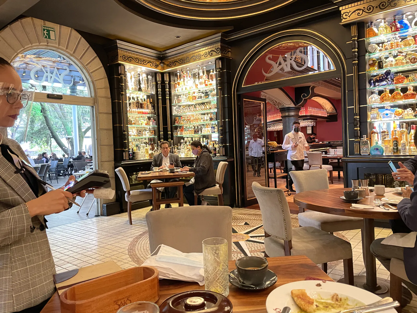 Breakfast at Saks Polanco