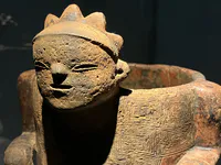 Yotoco Vessel with Crowned Figure